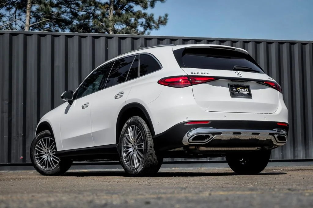 New 2026 Polar White Mercedes-Benz GLC 300 image 35