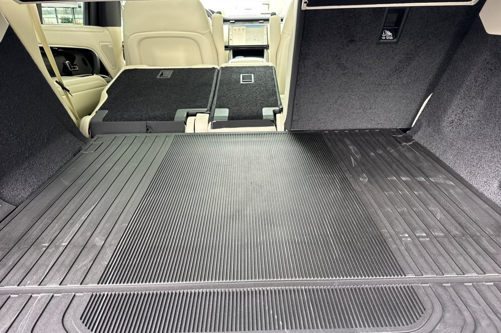 New 2027 Obsidian Black Satin Land Rover SE image 16