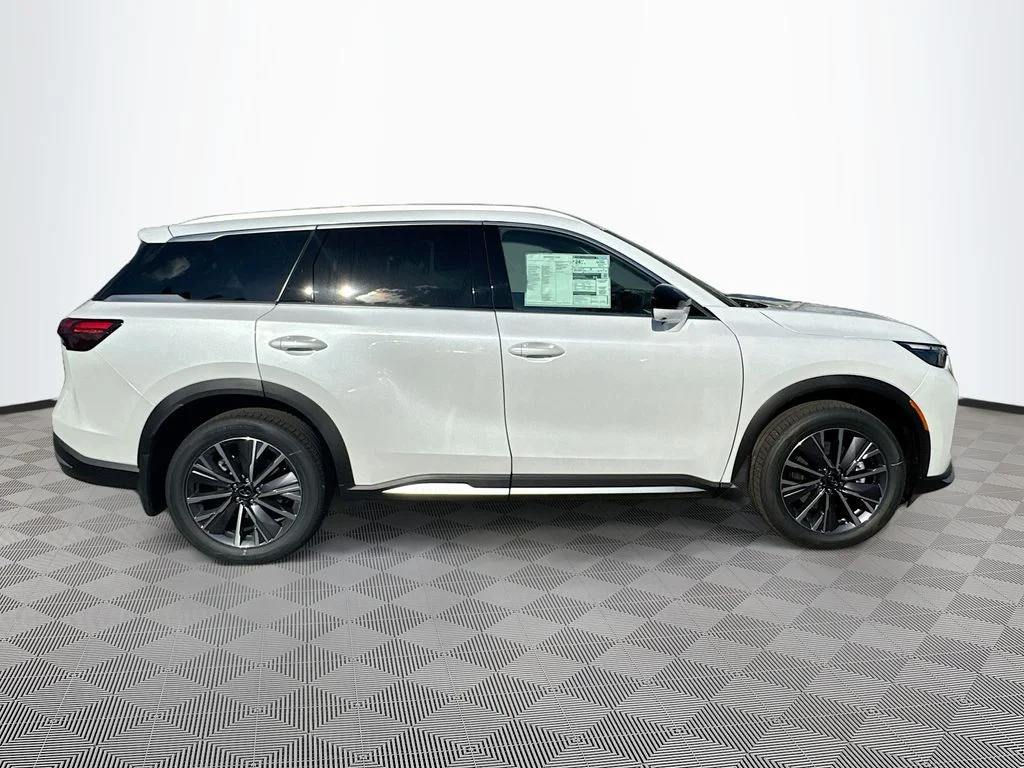 Certified Used 2026 White INFINITI LUXE image 5