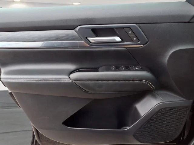 Used 2026 Ebony Twilight Metallic GMC Elevation image 14