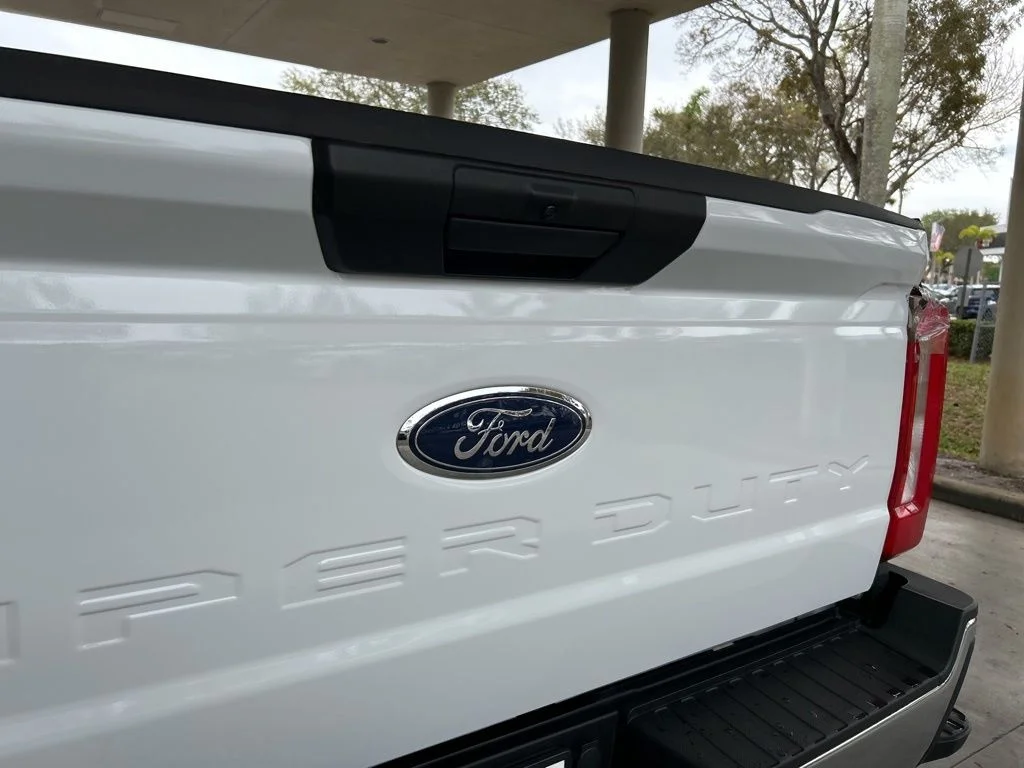 Used 2025 White Ford XL image 23