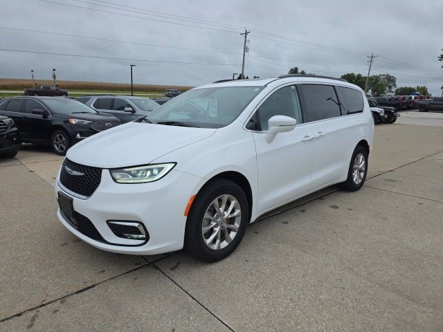 Certified Used 2022 Bright White Clearcoat Chrysler Touring L image 3