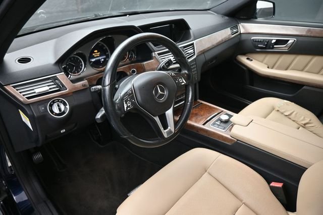 Used 2013  Mercedes-Benz E 350 image 18