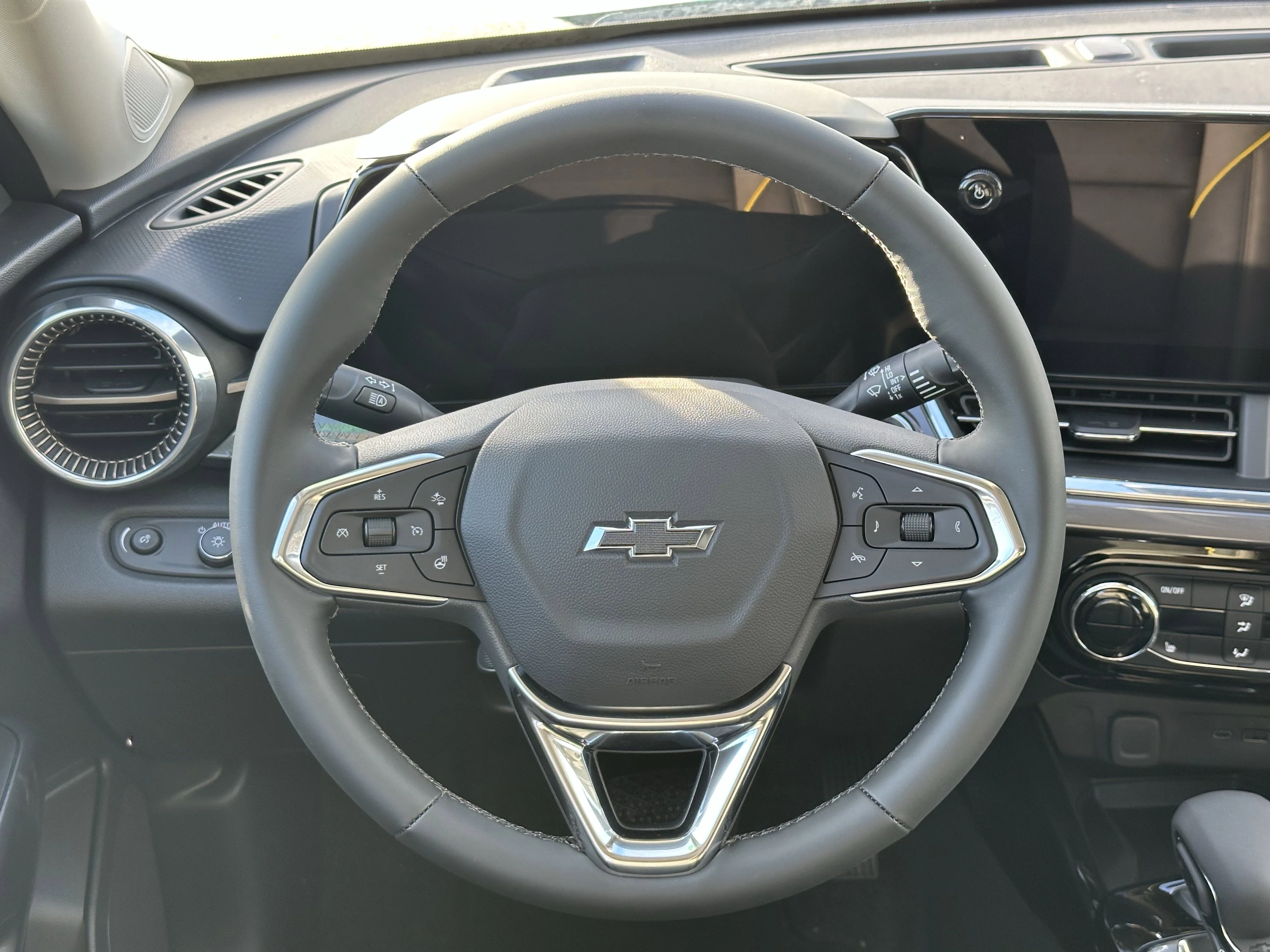 New 2026 Mosaic Black Metallic Chevrolet ACTIV image 11