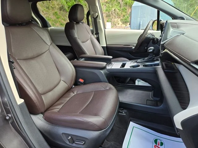 2023 Toyota Sienna Platinum - Photo 18