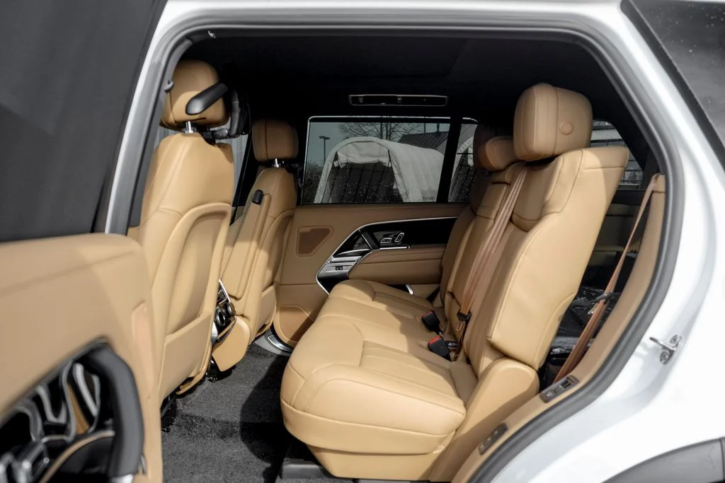 New 2026 Fuji White Land Rover SE image 15