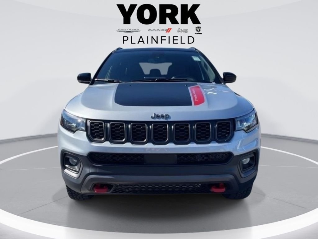 New 2026 Silver Zynith Metallic Clear-Coat Exterior Paint Jeep Trailhawk image 8