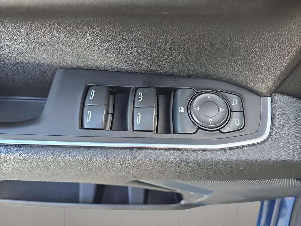 Used 2022 Northsky Blue Metallic Chevrolet LT image 11