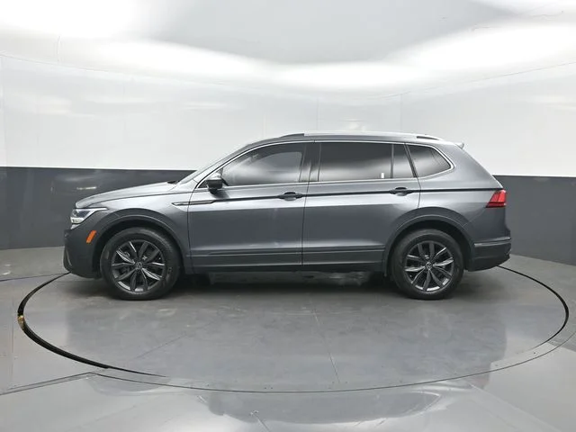 Used 2022 Gray Volkswagen 2.0T SE image 2