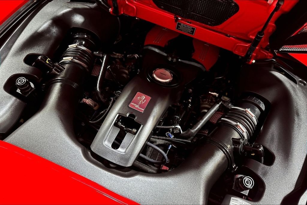 Used 2018  Ferrari  image 24