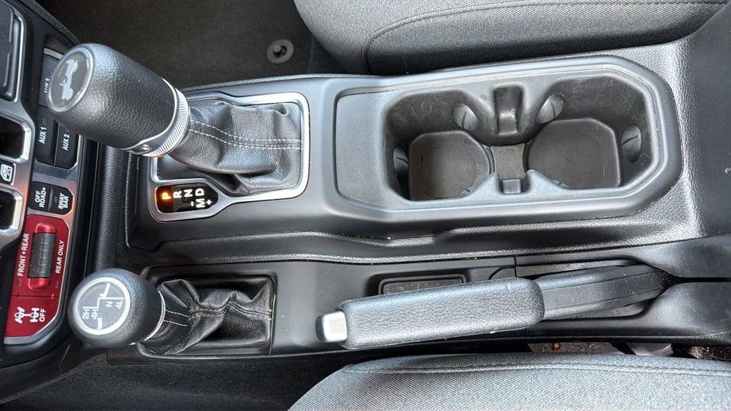Used 2025 White Jeep Rubicon image 14