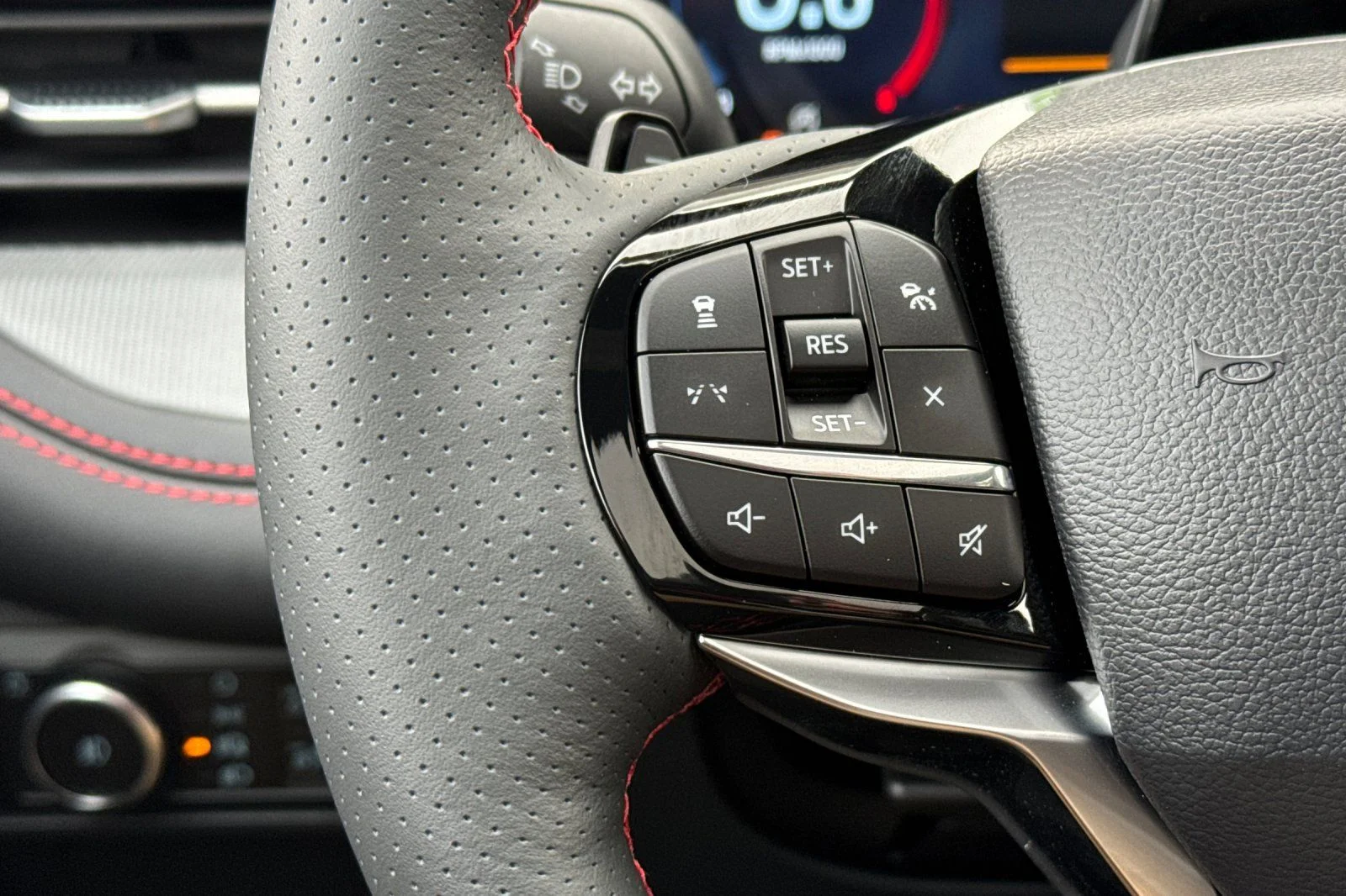 2026 Ford Explorer ST - Photo 30