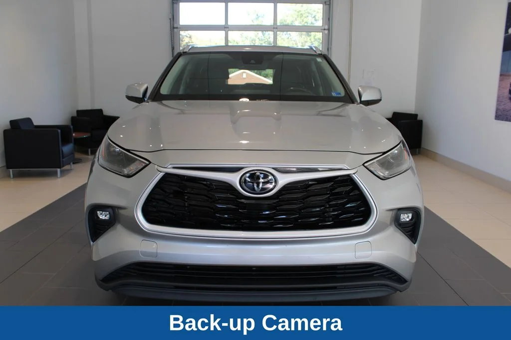 Used 2024 Silver Toyota XLE image 14