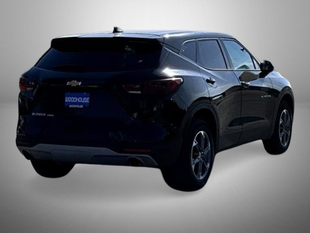 Used 2025 Black Chevrolet LT image 5