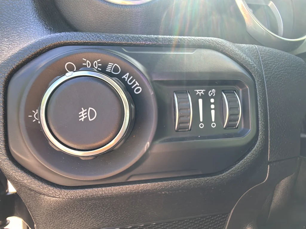 Used 2018 Gray Jeep Unlimited Sahara image 12
