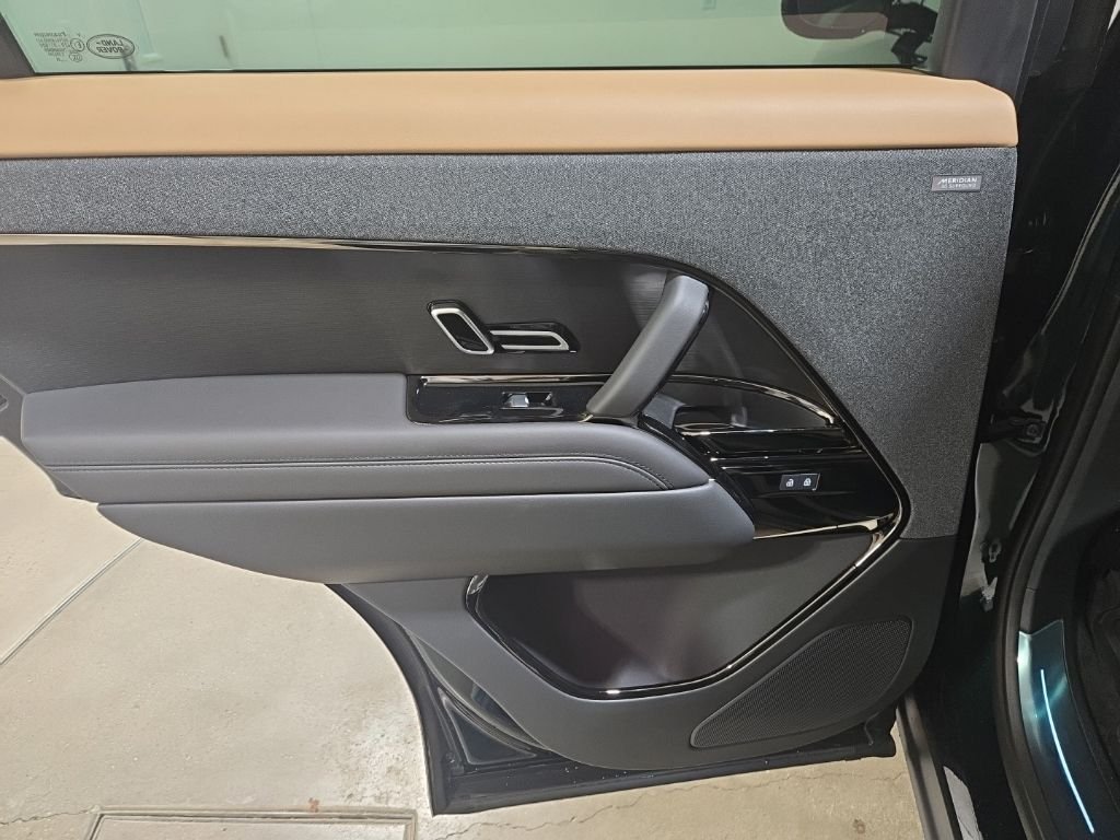 New 2026 British Racing Green Land Rover Dynamic SE image 25