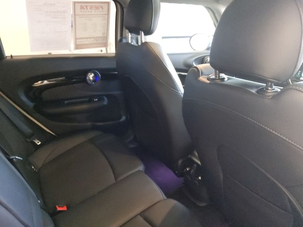 Used 2019 White MINI Classic image 17