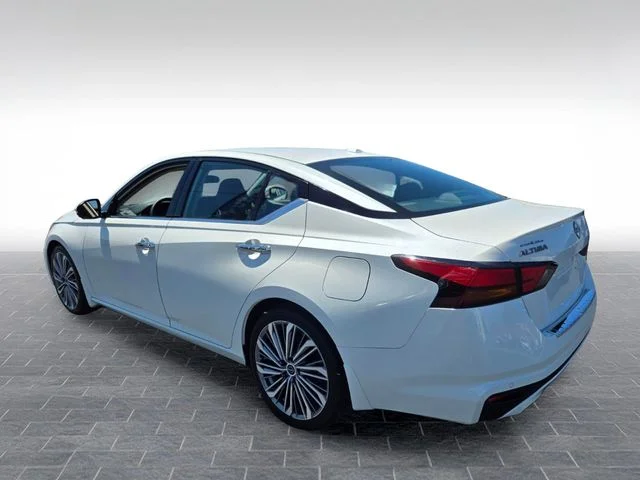 Used 2023 White Nissan 2.5 SL image 6
