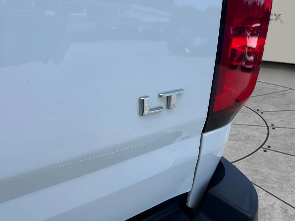 Used 2022 White Chevrolet LT image 15