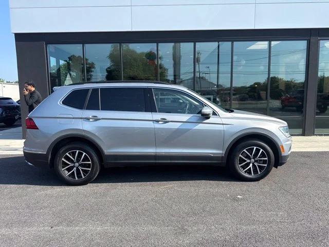 Used 2021 Silver Volkswagen 2.0T SE image 2