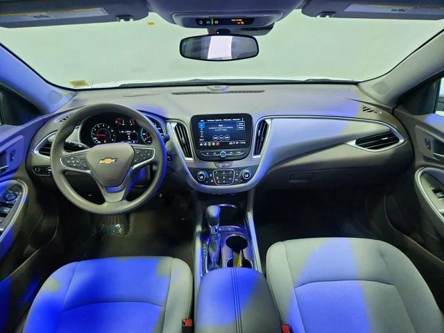 Used 2025 White Chevrolet LT image 17