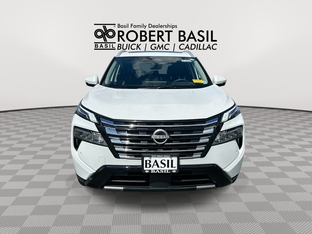 Used 2025 White Nissan Platinum image 3