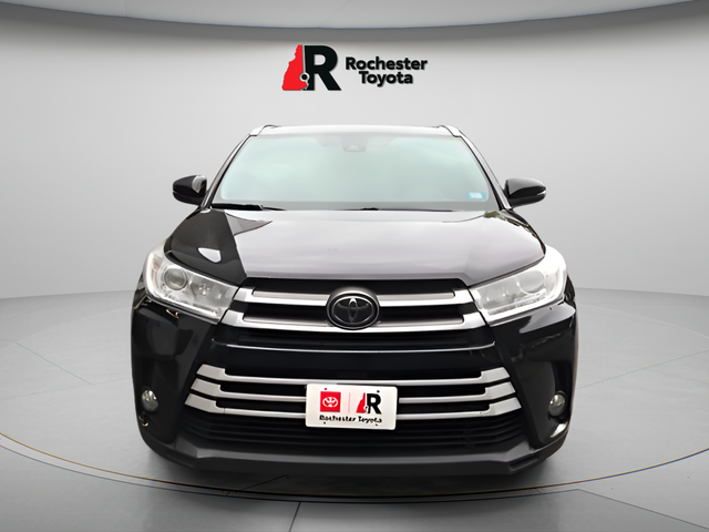 Used 2018 Toyota Highlander XLE with VIN 5TDJZRFHXJS870770 for sale in Rochester, NH