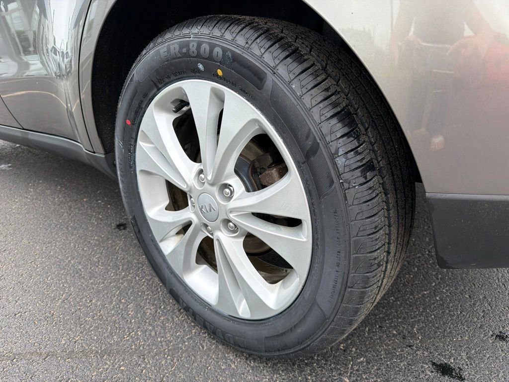 Used 2014 Gray Kia + image 10
