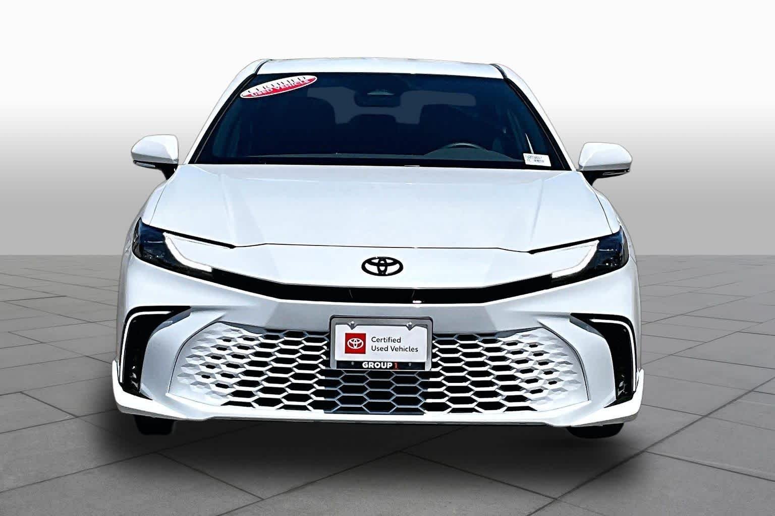 Used 2026 Wind Chill Pearl Toyota XSE image 3