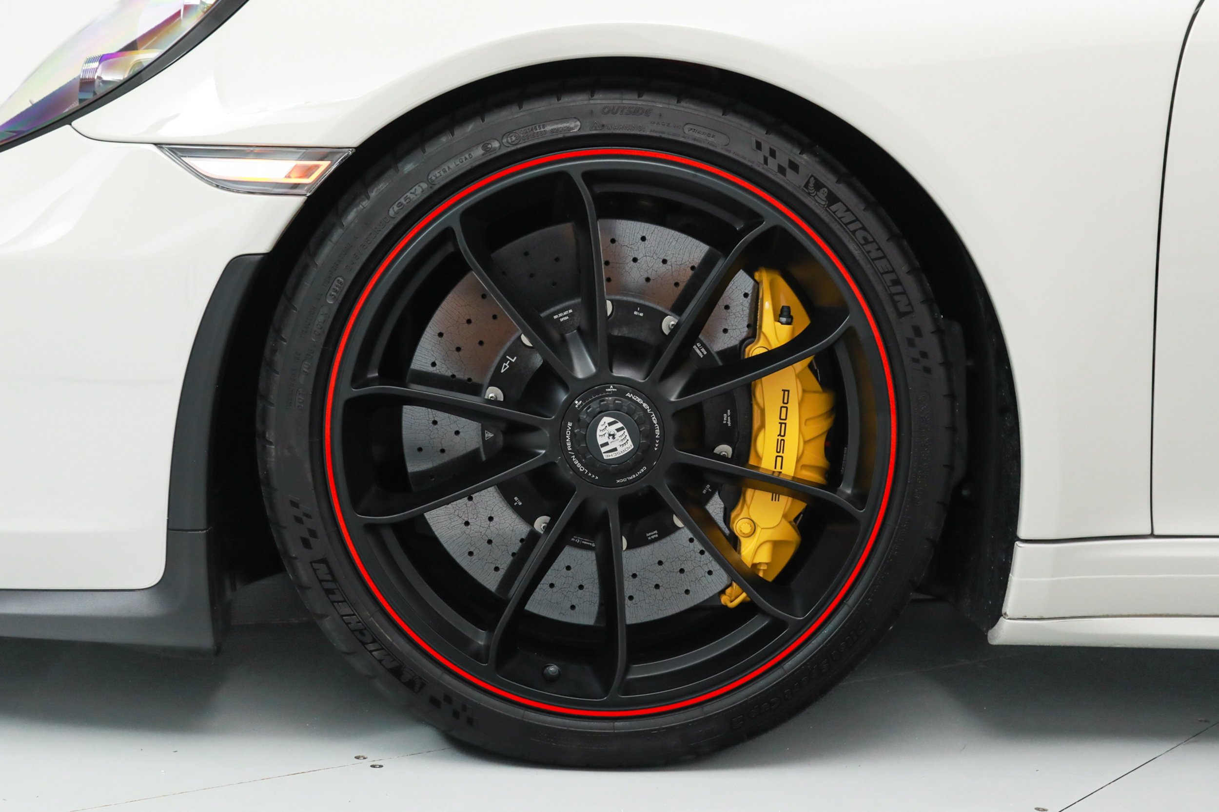 Used 2019 Chalk Porsche Speedster image 39