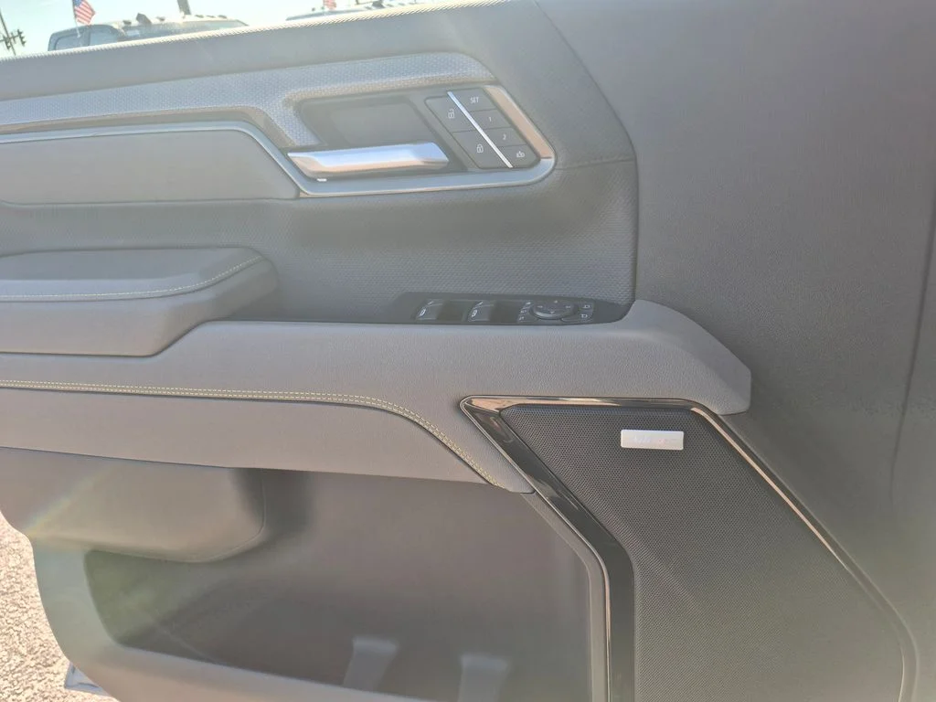 Used 2025 Gray Chevrolet ZR2 image 25