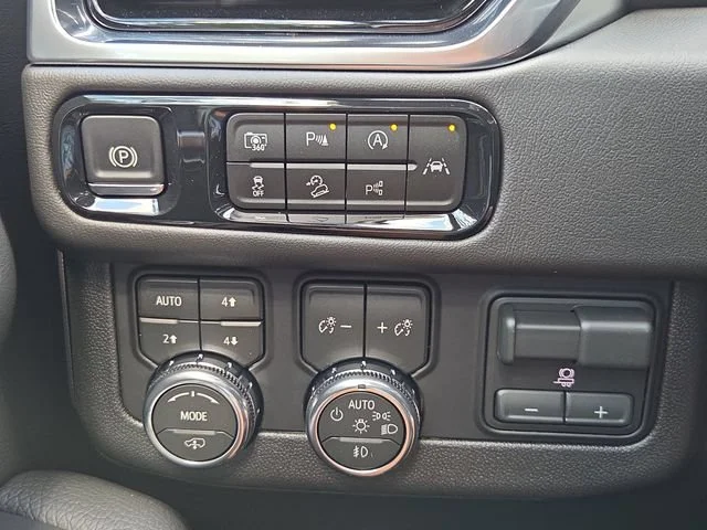 2026 GMC Yukon Denali - Photo 9