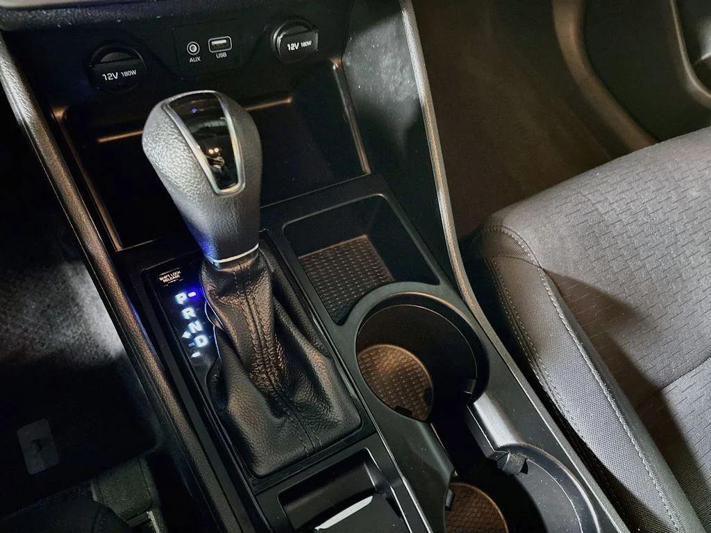 Used 2019 Blue Hyundai SE image 17