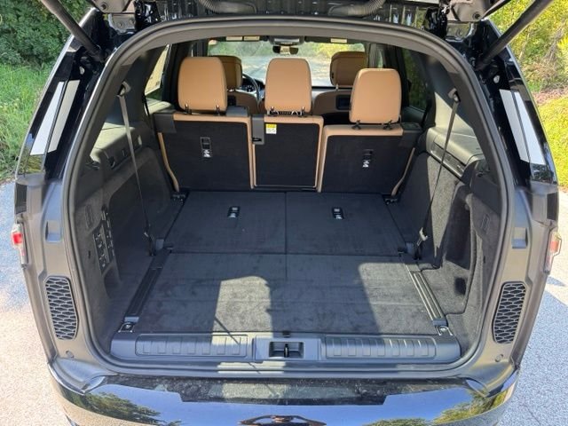 New 2026 Santorini Black Land Rover Dynamic SE image 14