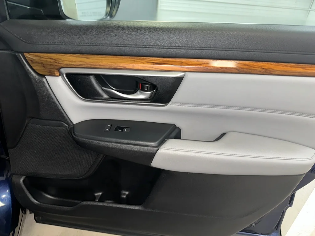 Used 2018 Obsidian Blue Pearl Honda EX-L image 28