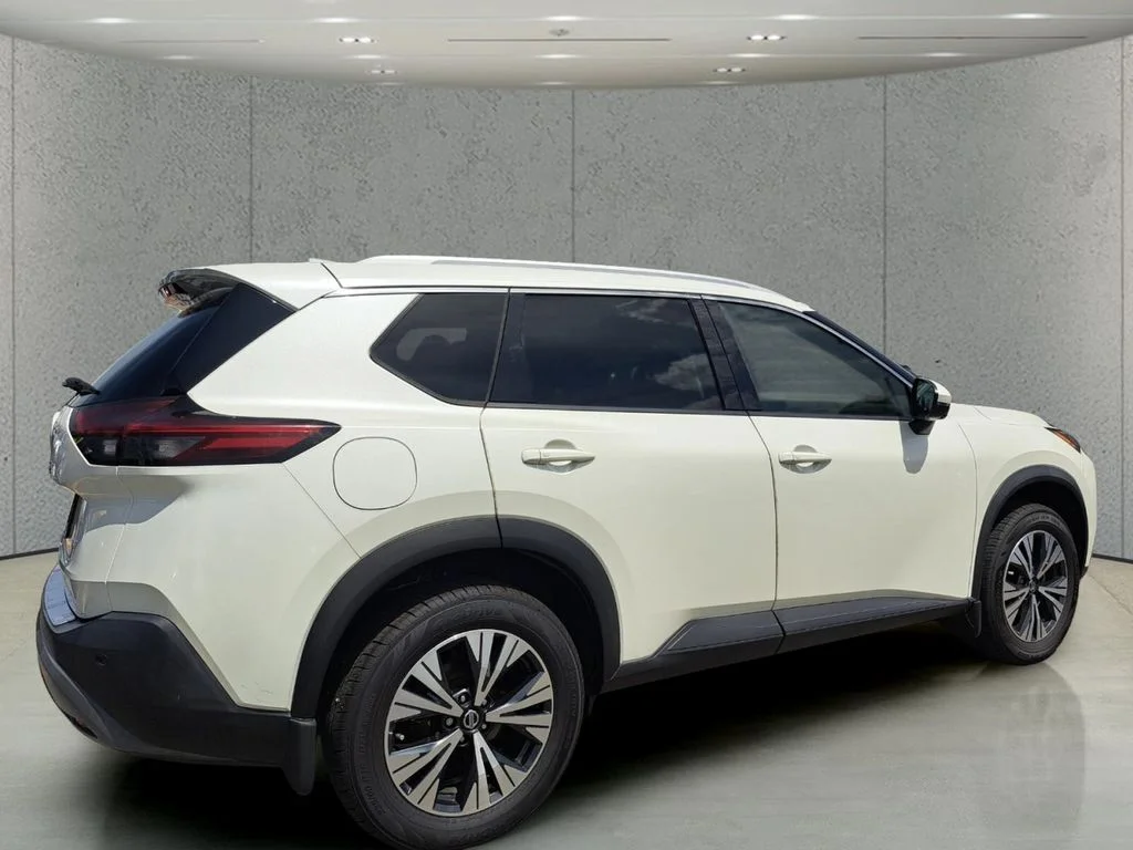 Used 2021 White Nissan SV image 5