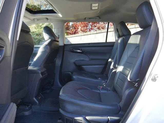2022 Toyota Highlander XLE - Photo 15