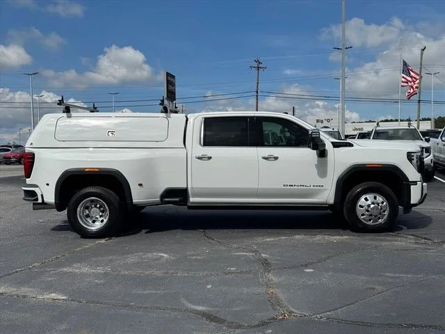 Used 2025 White GMC Denali Ultimate image 4