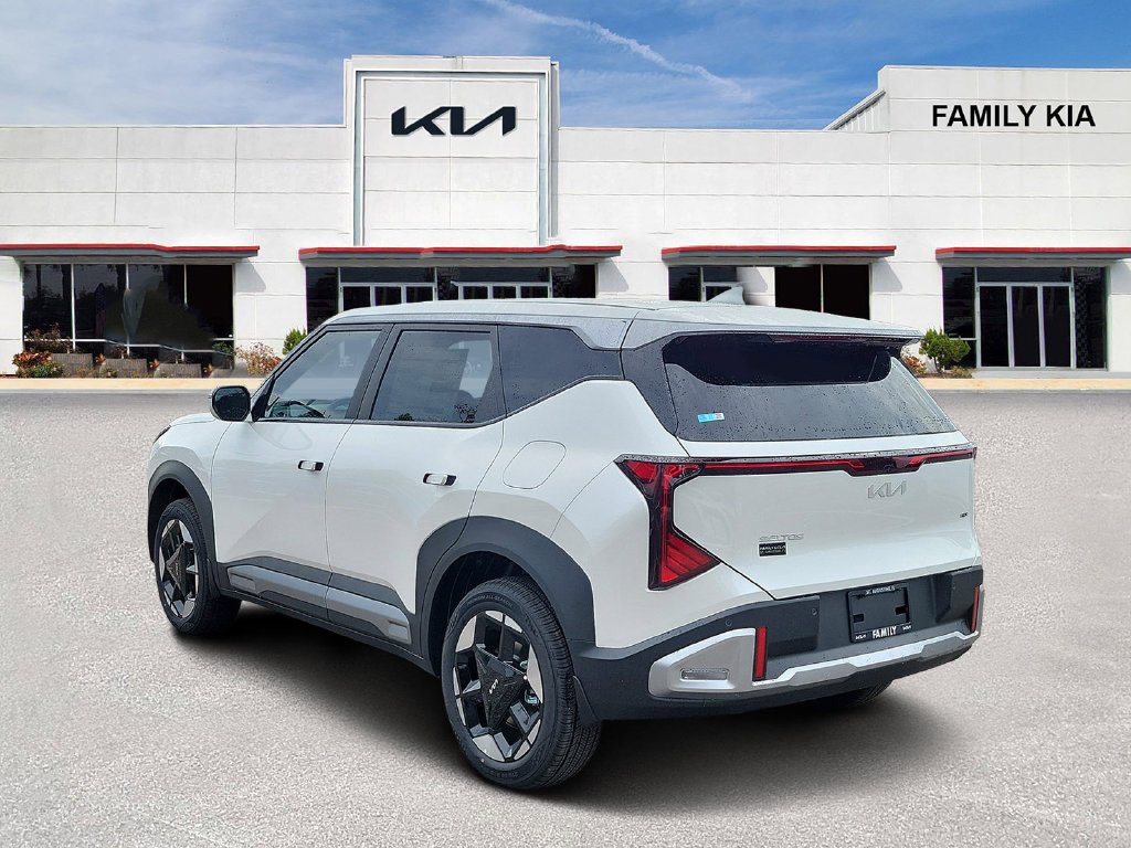 New 2027 Snow White Pearl Kia S image 3
