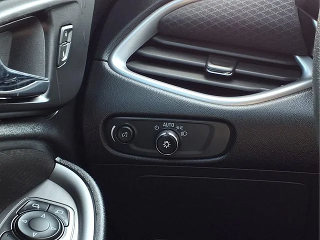 Used 2023 Summit White Chevrolet LT image 14