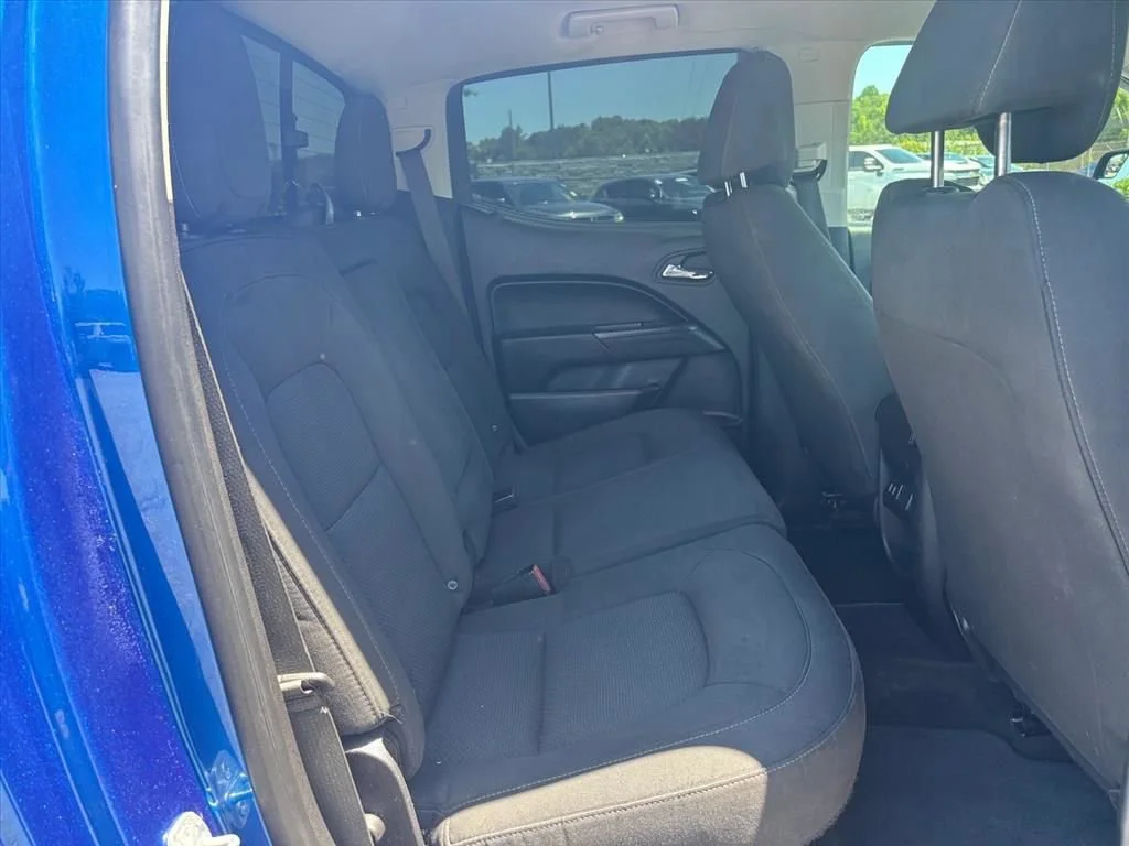 Used 2018 KINETIC BLUE METALLIC Chevrolet 4WD LT image 13