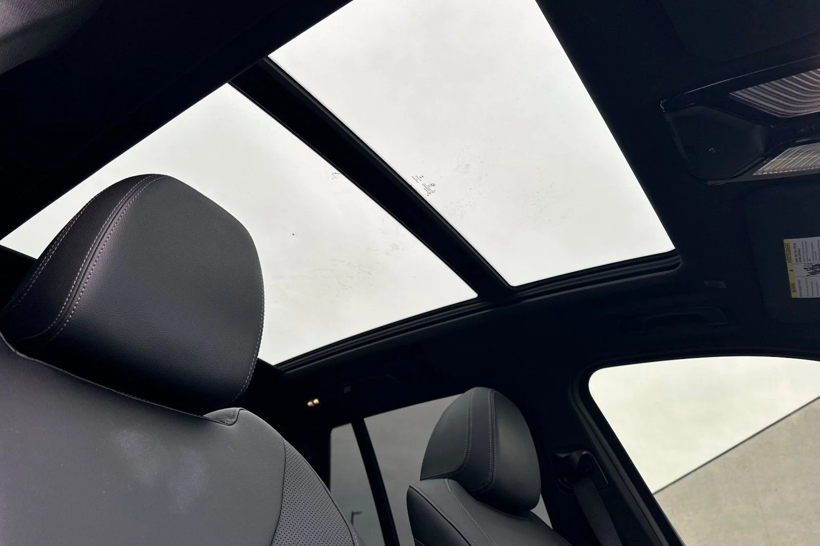 Used 2022 Black BMW xDrive30i image 17