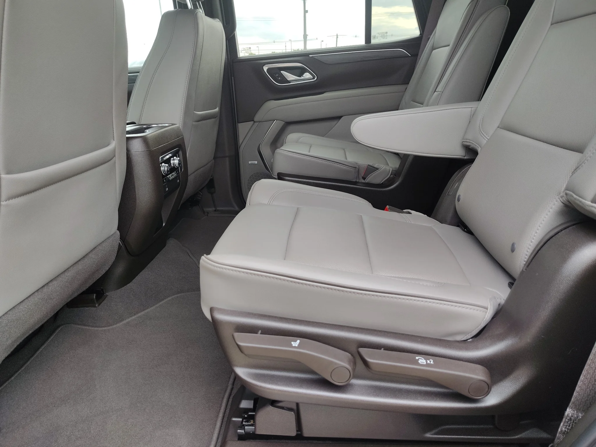 Used 2024 Frost GMC SLT image 12