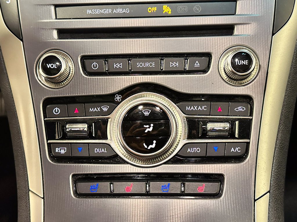 Used 2017 Silver Lincoln Reserve image 30