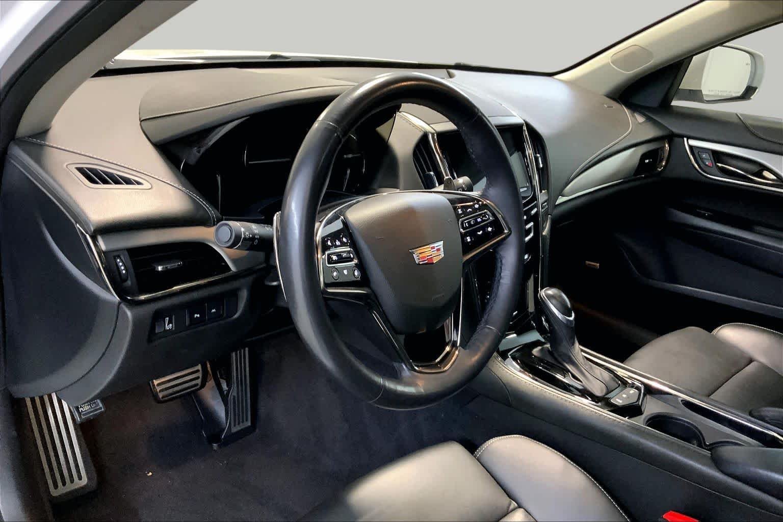 Used 2018 Crystal White Tricoat Cadillac Premium Luxury RWD image 17