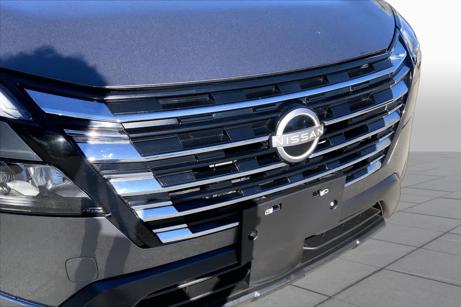 Used 2025 Gun Metallic Nissan SV image 29