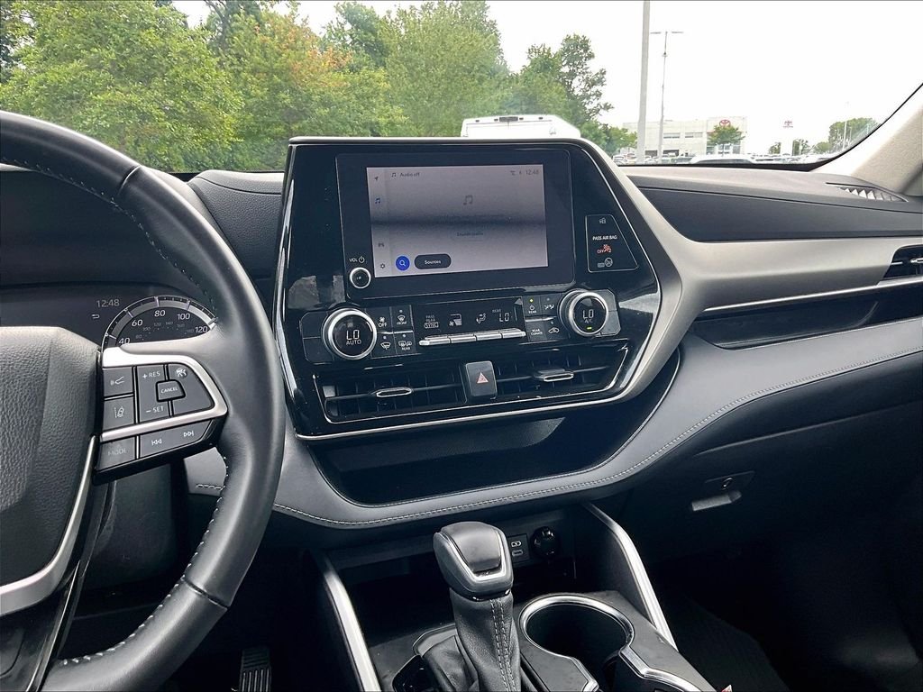 Used 2023 Silver Toyota LE image 19