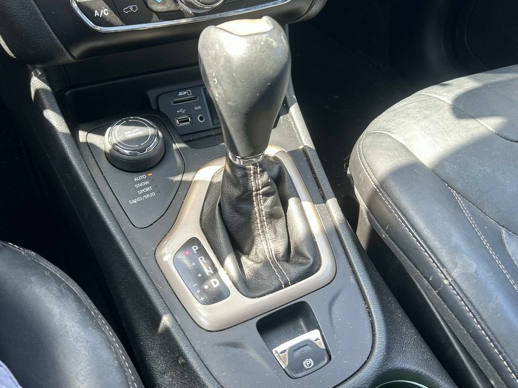 Used 2015 Black Jeep Limited image 31