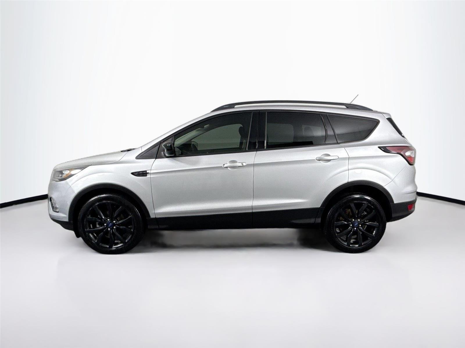 Used 2018 Ingot Silver Ford SE image 13