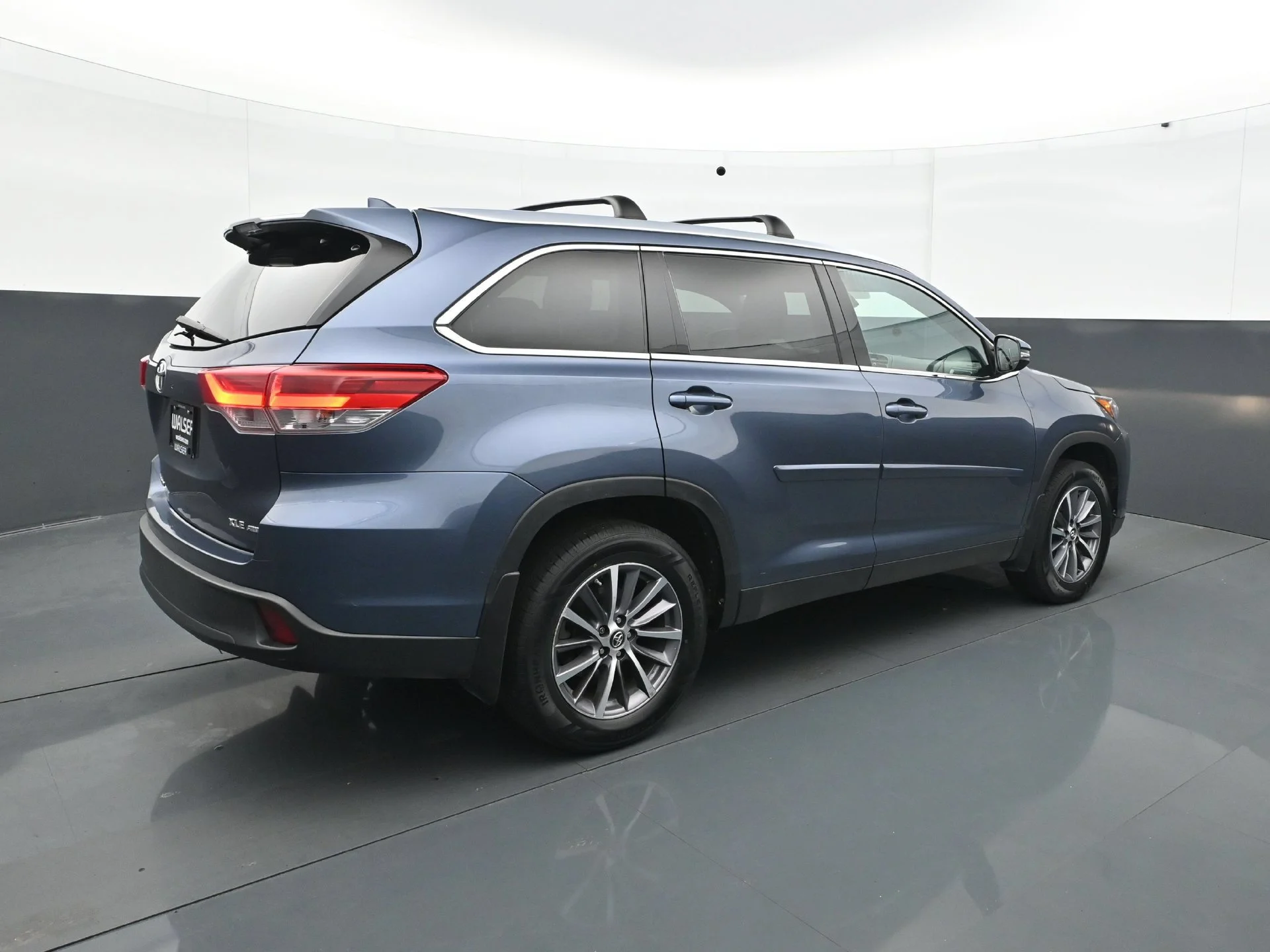 Used 2019  Toyota SE image 7